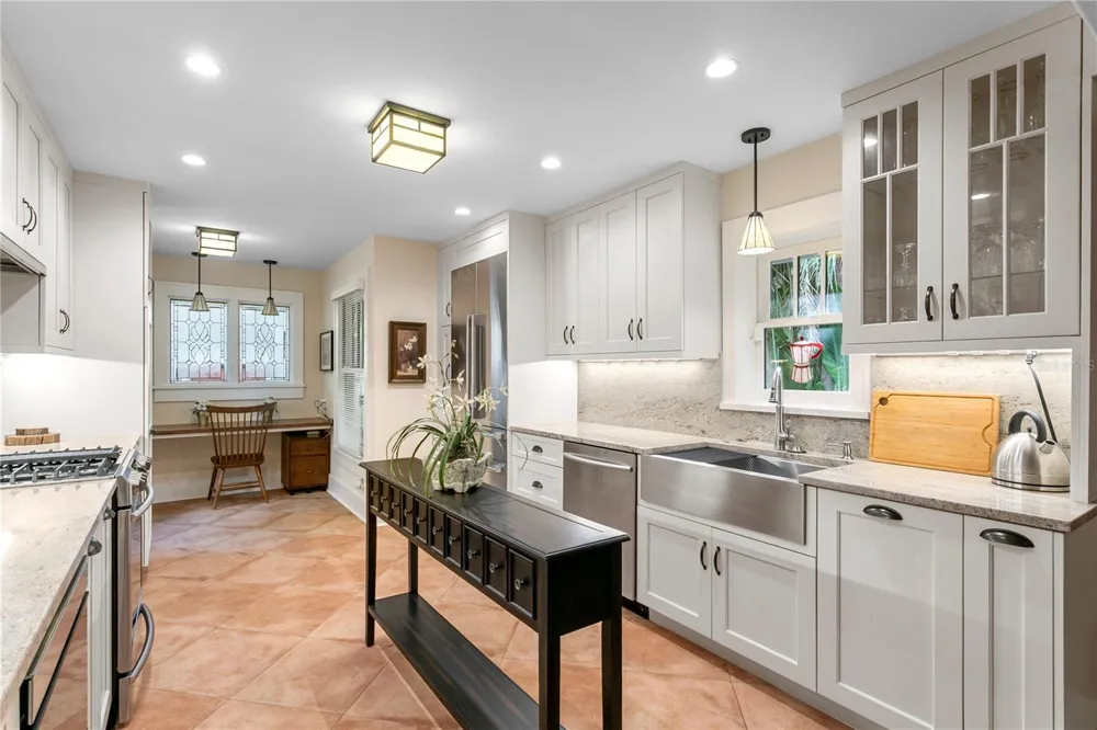316 9TH AVENUE NE St Petersburg, FL 33701