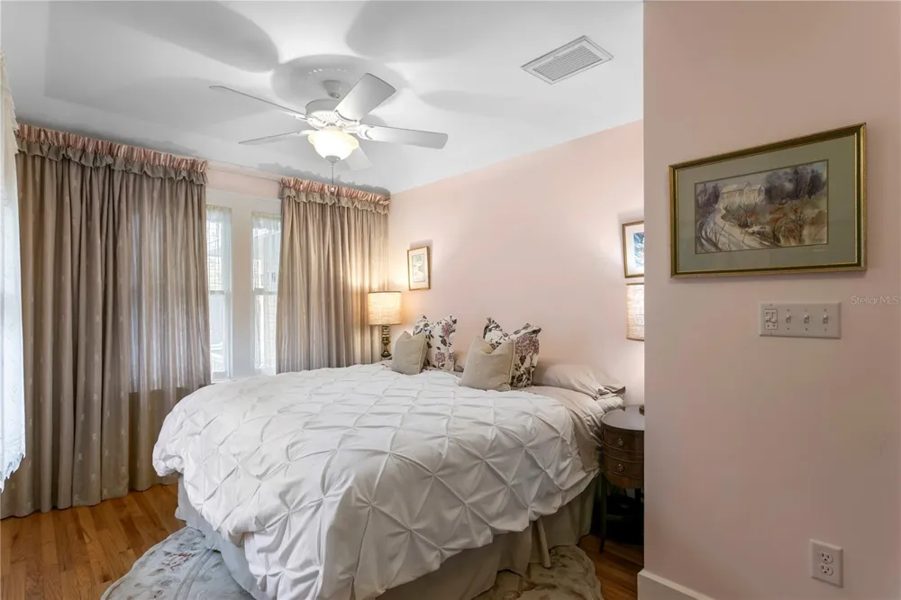 316 9TH AVENUE NE St Petersburg, FL 33701