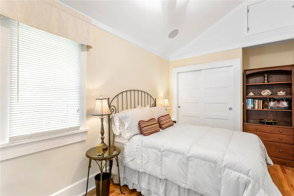 316 9TH AVENUE NE St Petersburg, FL 33701