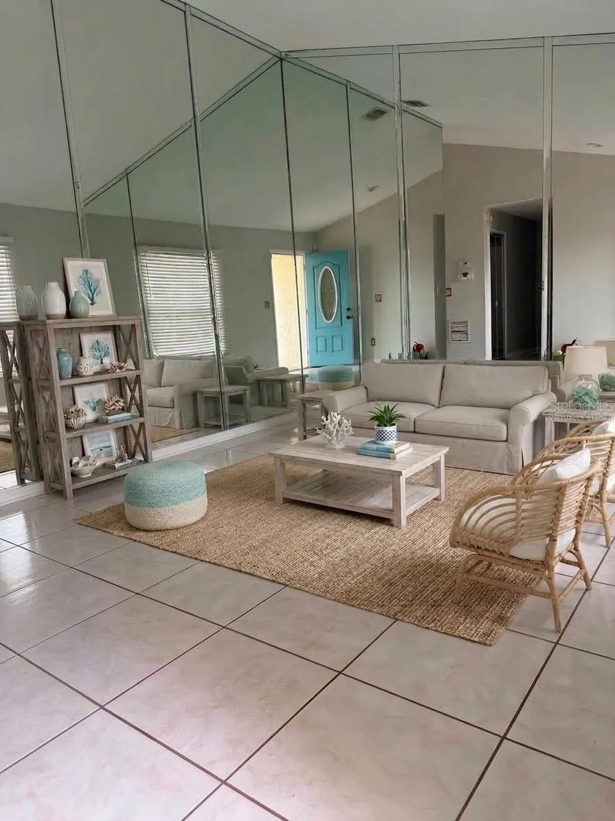 812 37TH AVENUE S St Petersburg, FL 33705