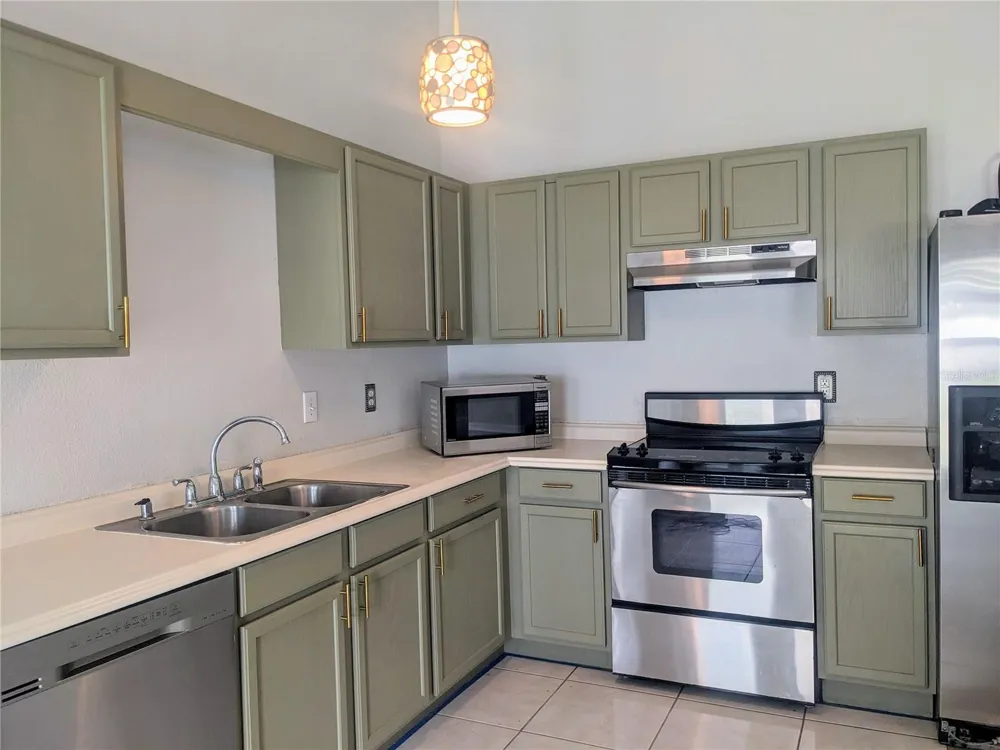812 37TH AVENUE S St Petersburg, FL 33705