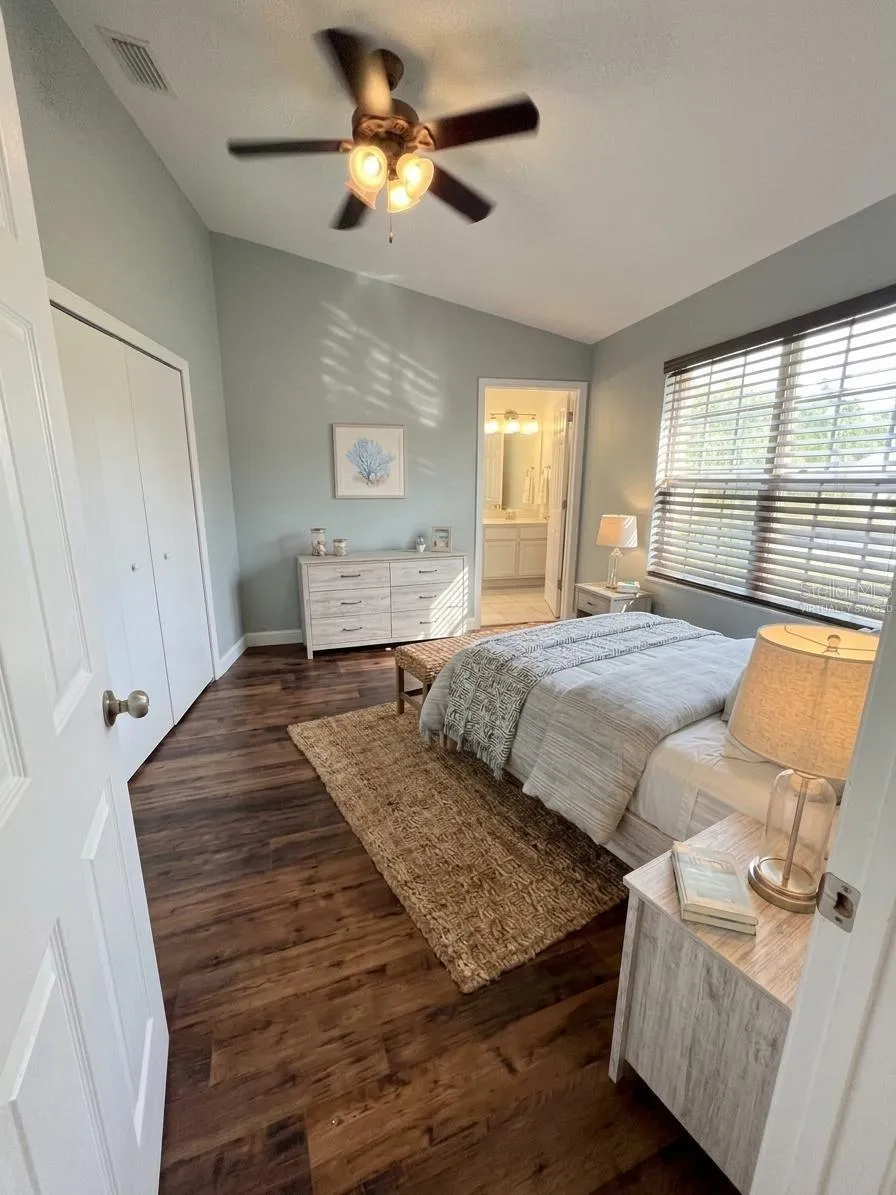 812 37TH AVENUE S St Petersburg, FL 33705