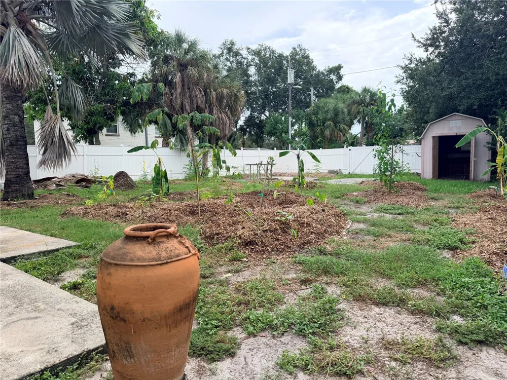 812 37TH AVENUE S St Petersburg, FL 33705
