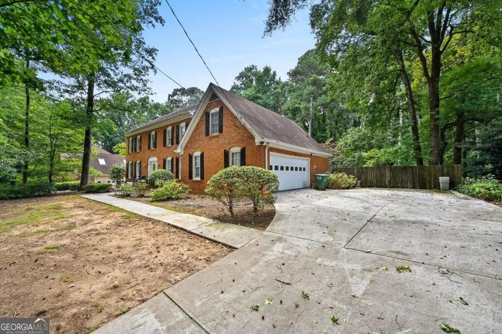 85 Shadow Lake DR SW Lilburn, GA 30047