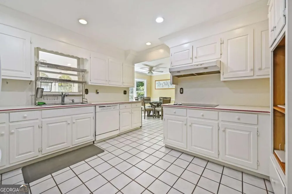 85 Shadow Lake DR SW Lilburn, GA 30047
