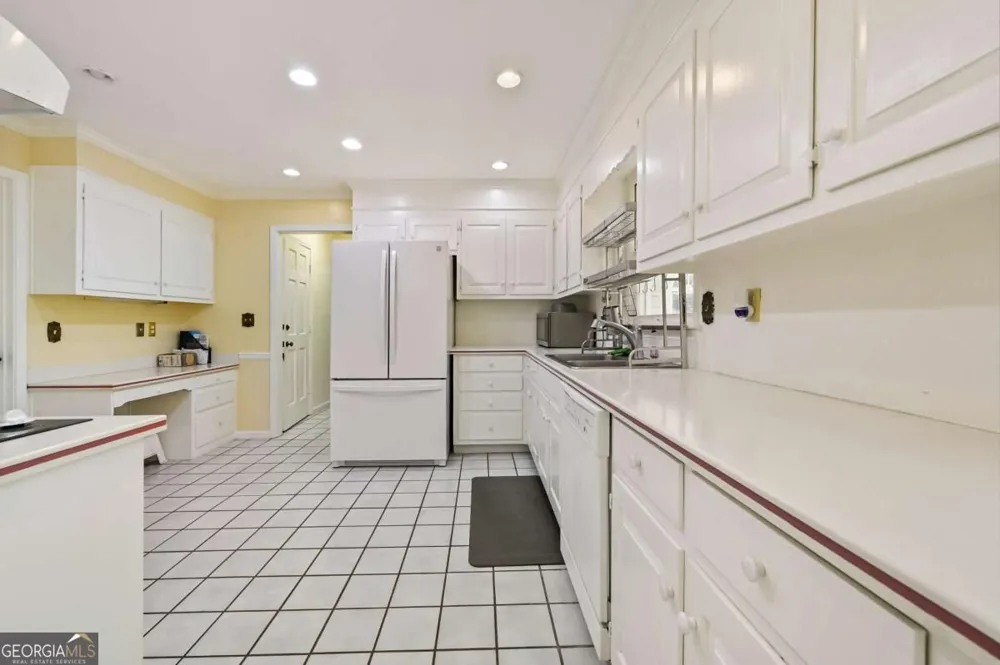 85 Shadow Lake DR SW Lilburn, GA 30047