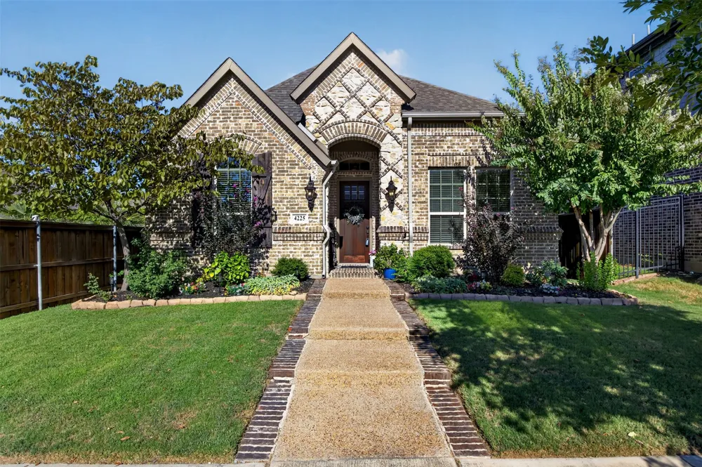 4225 Whispering Willow Way Arlington, TX 76005