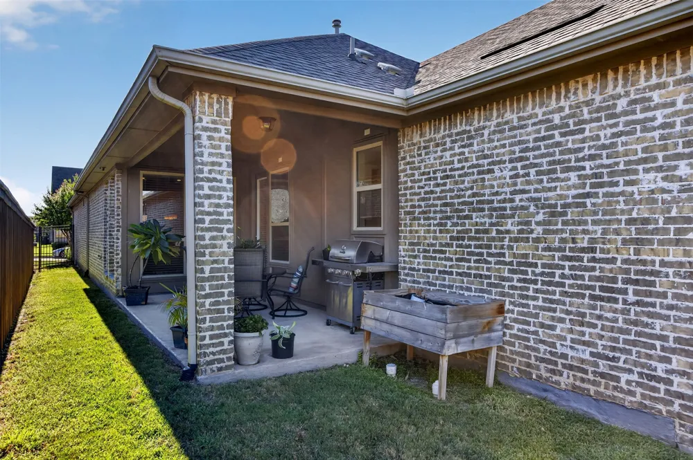 4225 Whispering Willow Way Arlington, TX 76005