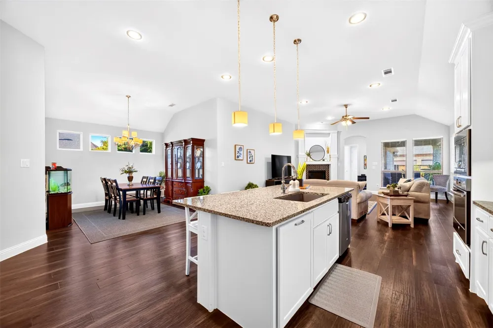 4225 Whispering Willow Way Arlington, TX 76005