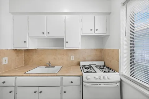 7721 Dickens Ave #6