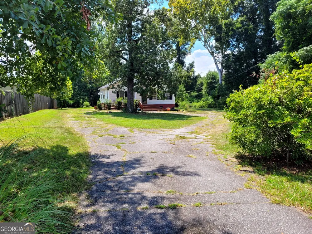 208 Manley RD Griffin, GA 30223