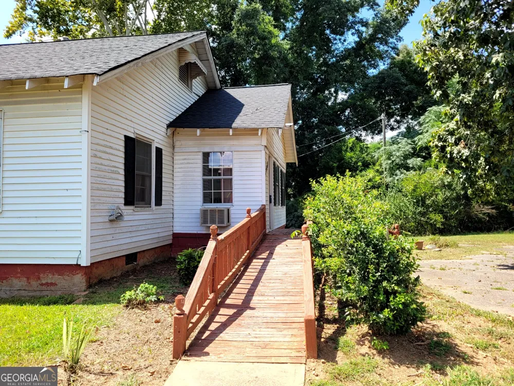 208 Manley RD Griffin, GA 30223