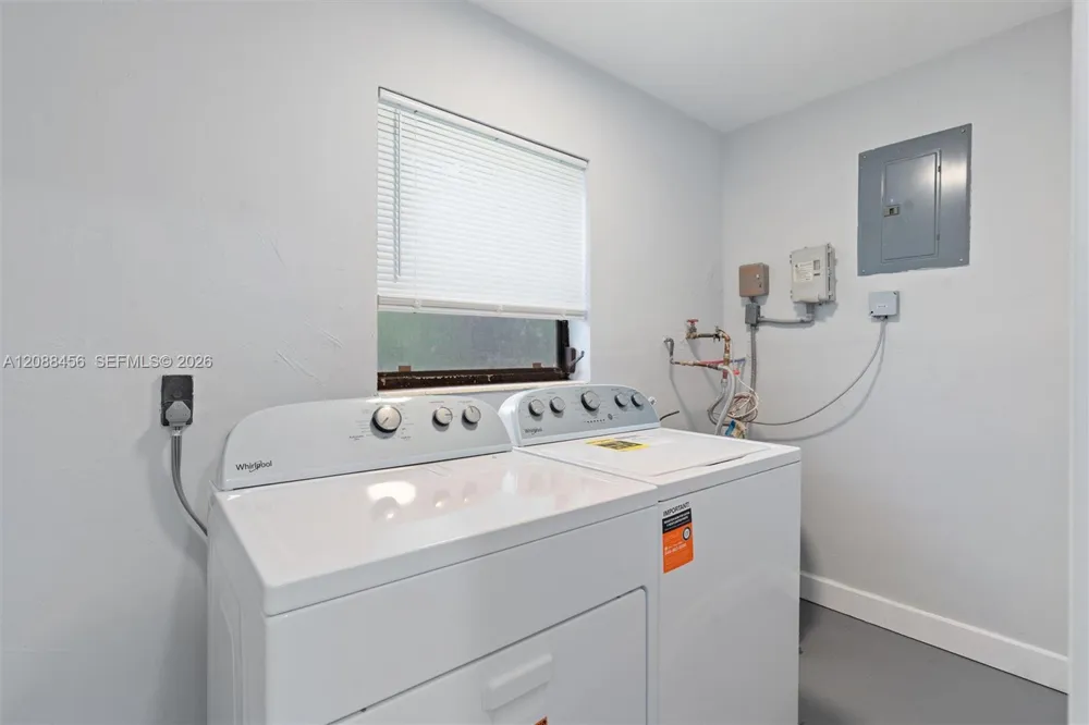 6405 Dawson St Hollywood, FL 33023