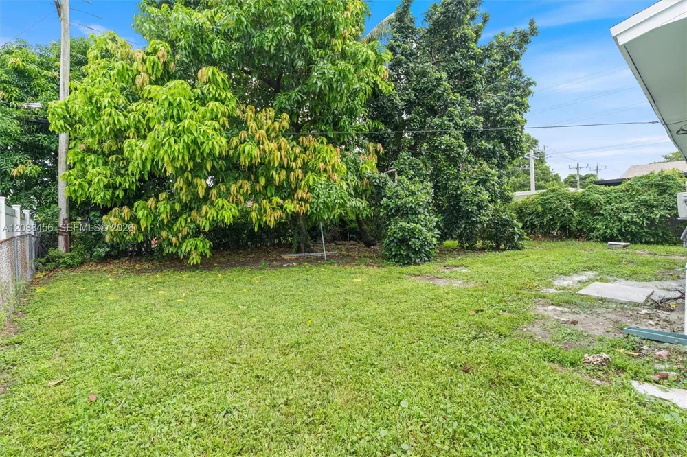 6405 Dawson St Hollywood, FL 33023