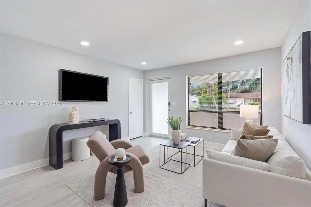 6405 Dawson St Hollywood, FL 33023