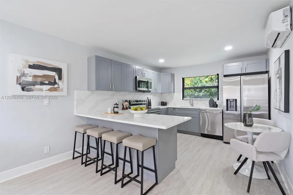 6405 Dawson St Hollywood, FL 33023