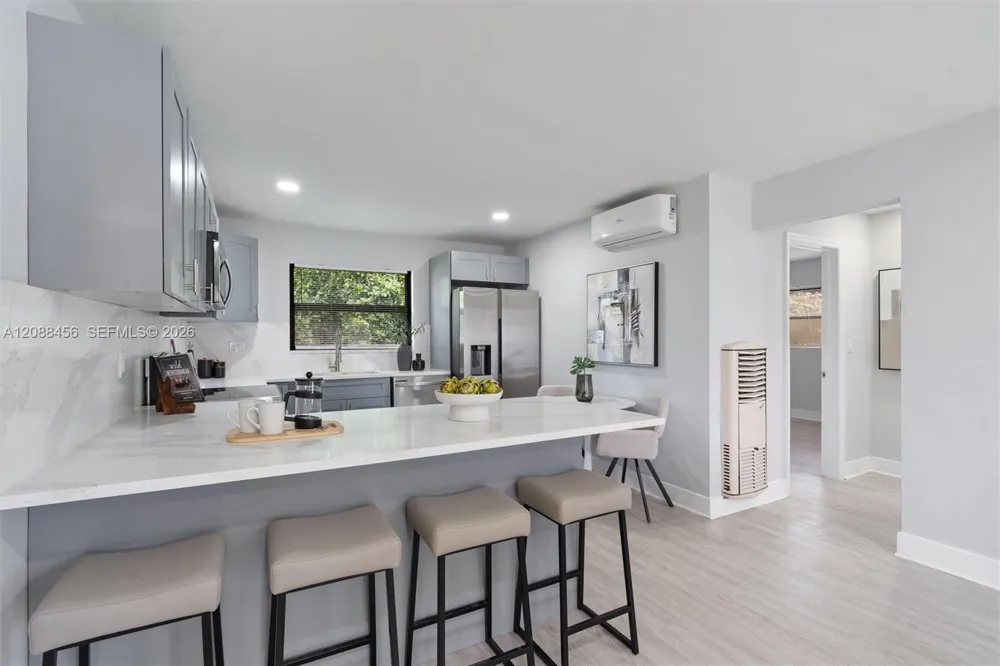 6405 Dawson St Hollywood, FL 33023