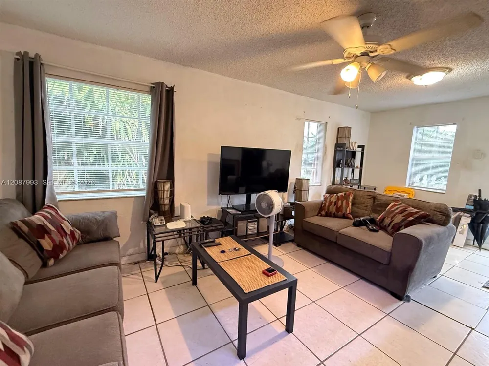 2118 NW 83rd St Miami, FL 33147