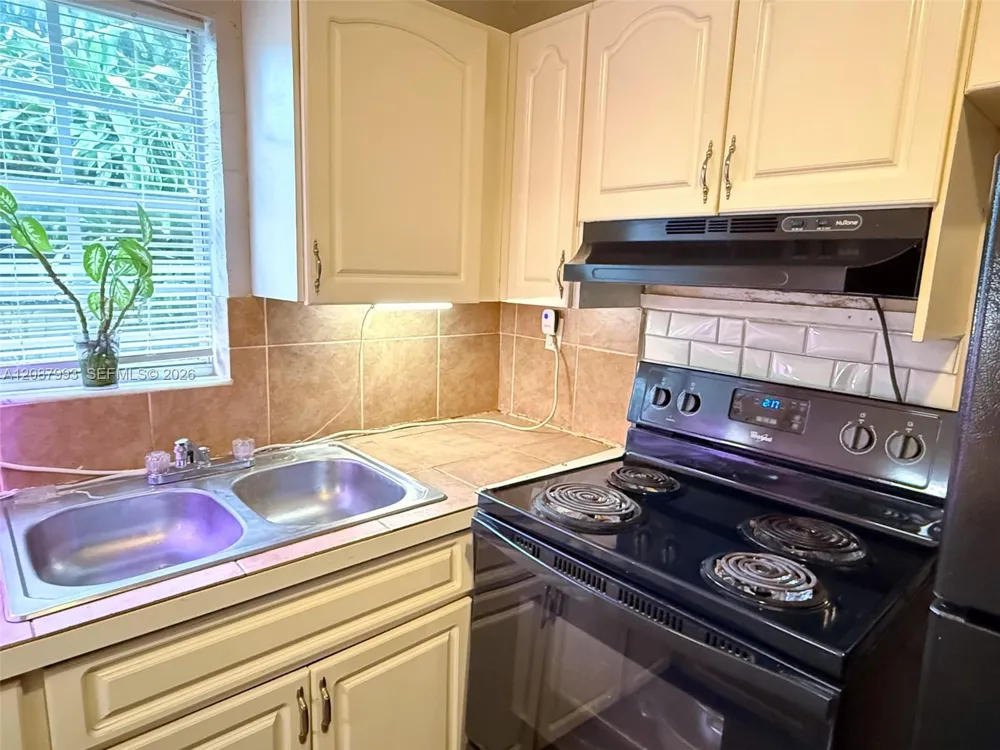 2118 NW 83rd St Miami, FL 33147