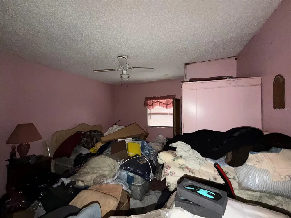 2907 E LAKE AVENUE Tampa, FL 33610