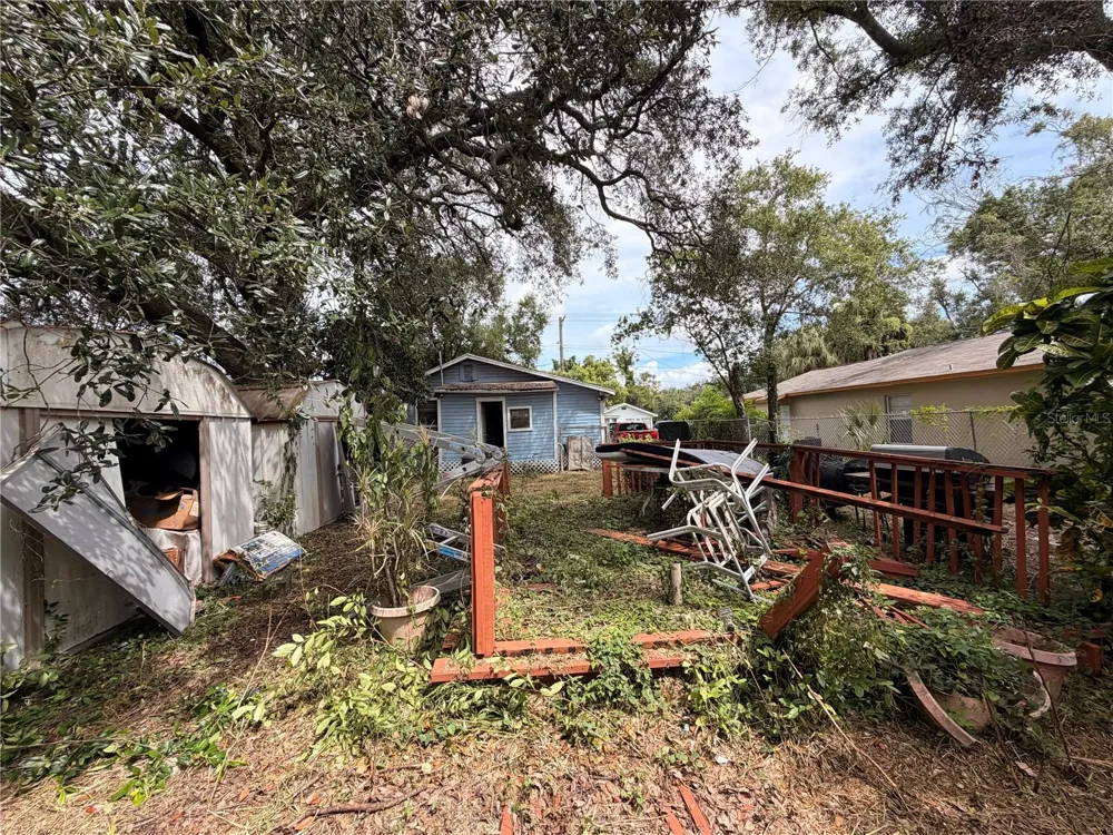 2907 E LAKE AVENUE Tampa, FL 33610