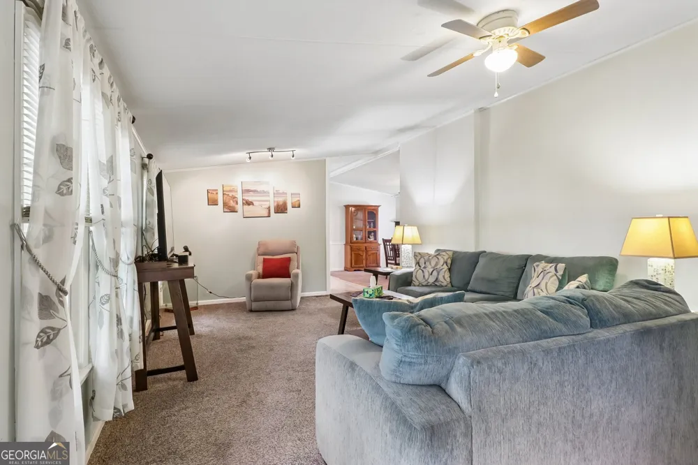 124 Edgewater DR Bloomingdale, GA 31302