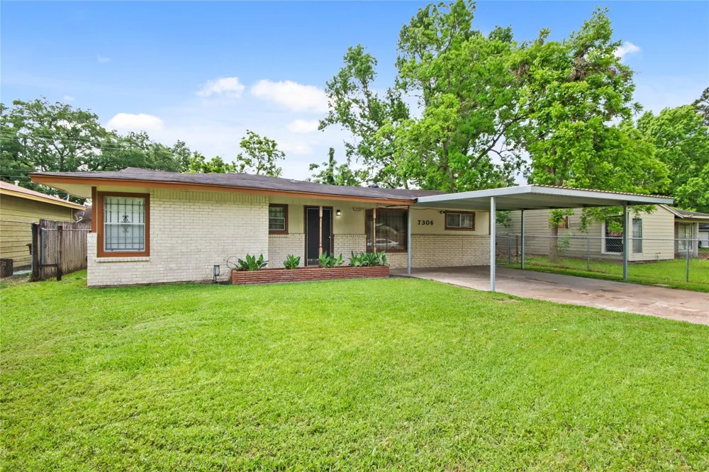 7306 Parker Road Houston, TX 77016