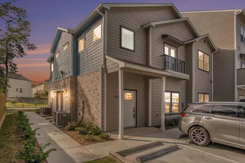 5262 Ella Boulevard #100B