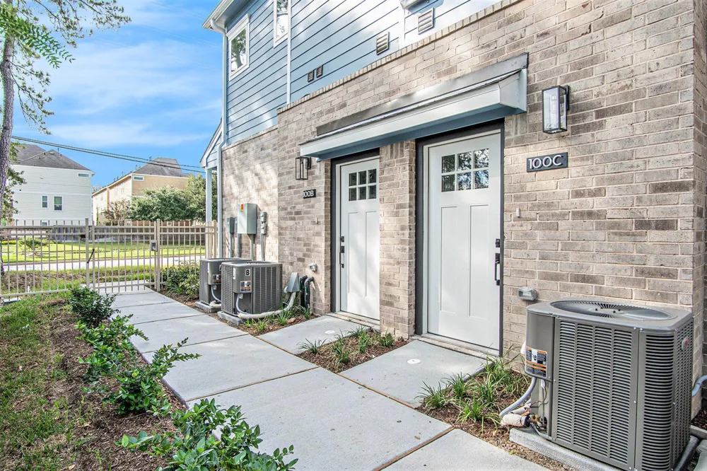 5262 Ella Boulevard #100B Houston, TX 77018