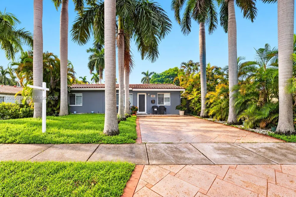 918 NE 4th St Hallandale Beach, FL 33009