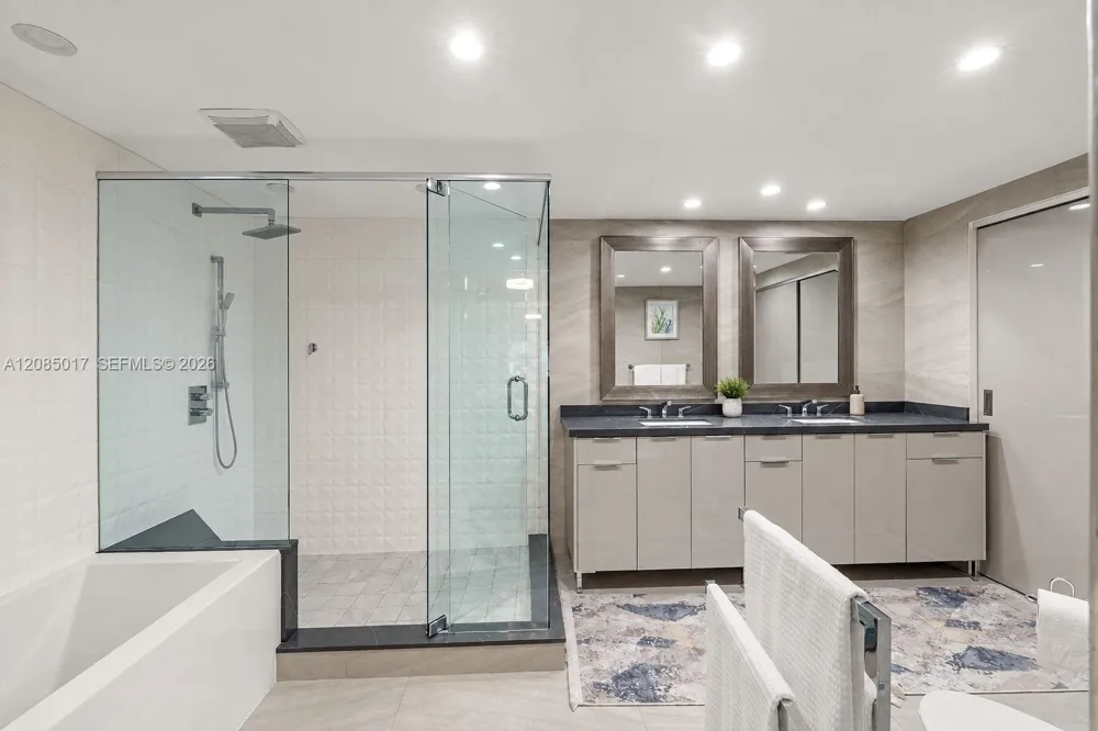 918 NE 4th St Hallandale Beach, FL 33009