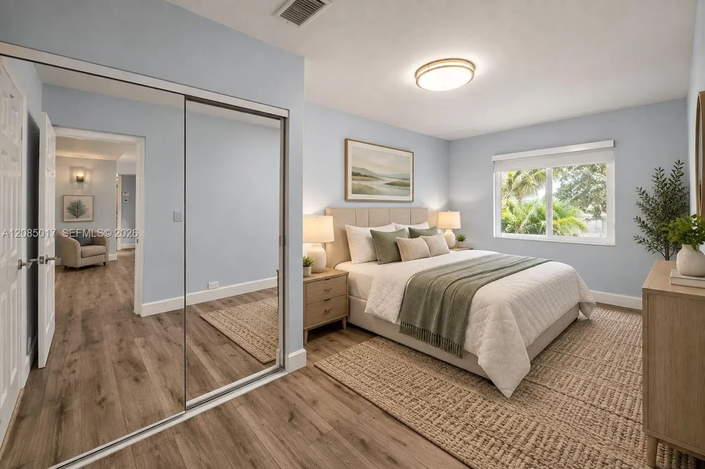 918 NE 4th St Hallandale Beach, FL 33009