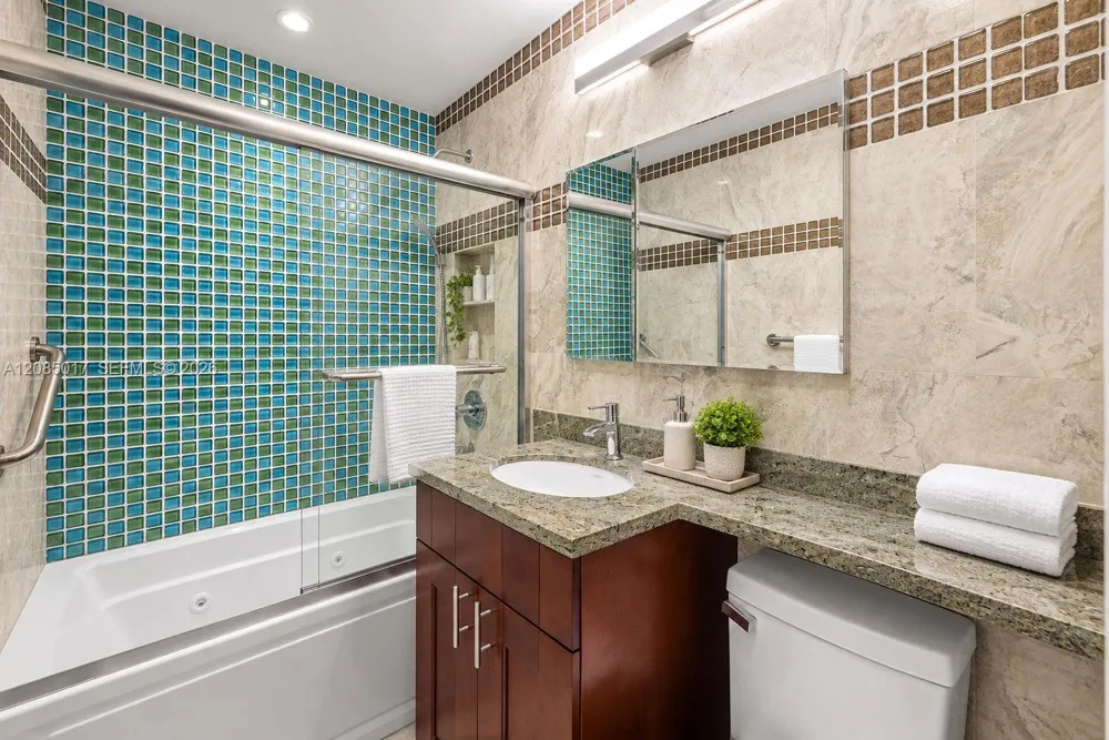 918 NE 4th St Hallandale Beach, FL 33009