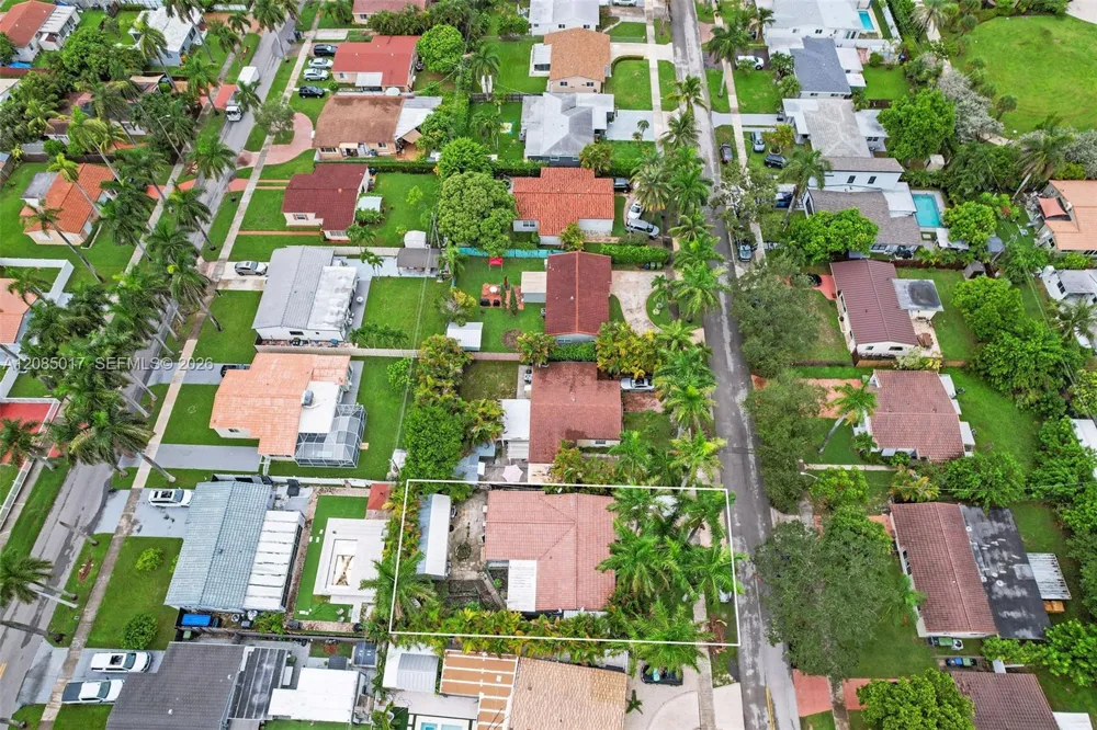 918 NE 4th St Hallandale Beach, FL 33009