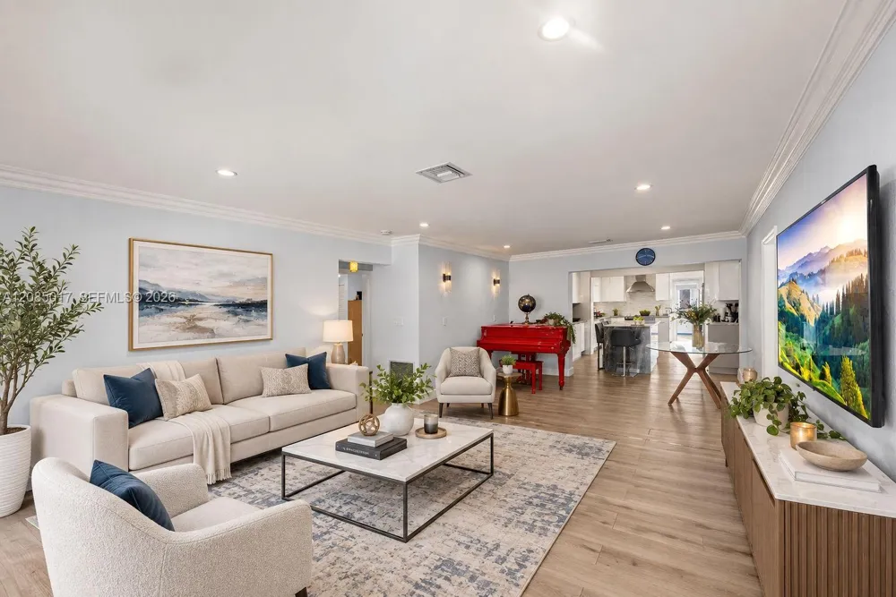 918 NE 4th St Hallandale Beach, FL 33009