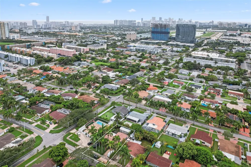 918 NE 4th St Hallandale Beach, FL 33009