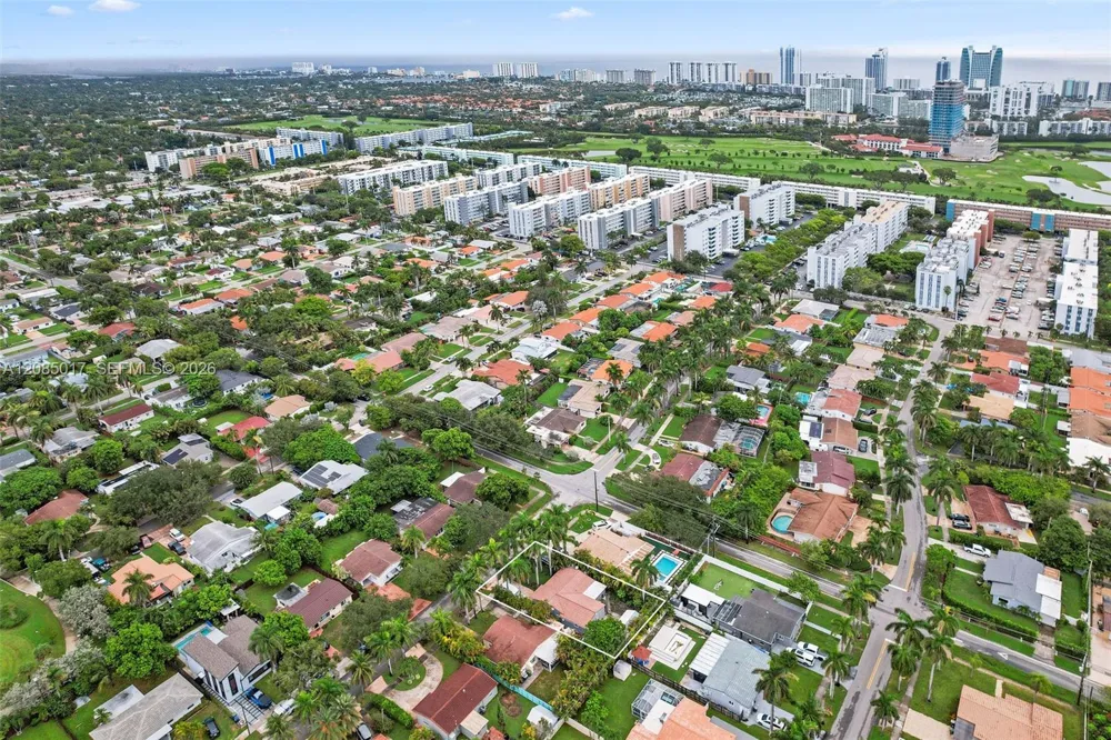 918 NE 4th St Hallandale Beach, FL 33009
