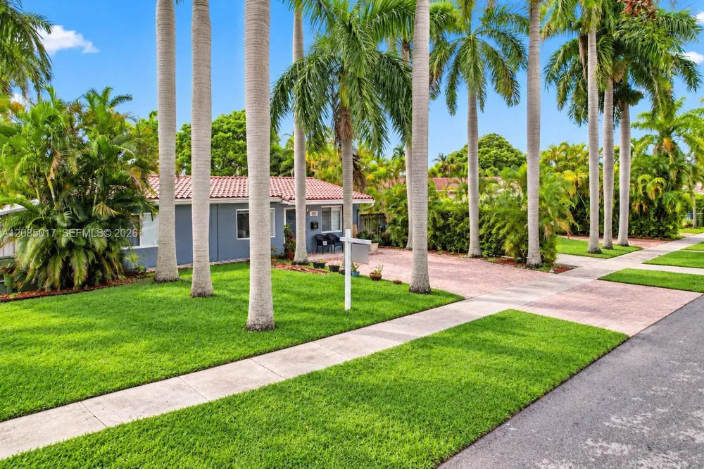 918 NE 4th St Hallandale Beach, FL 33009