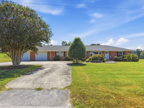 735 N Edgewood Dr