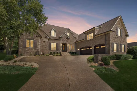 215 Higginson Pl S