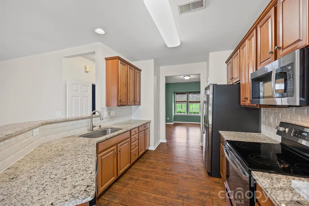 9736 Springholm Drive Charlotte, NC 28278