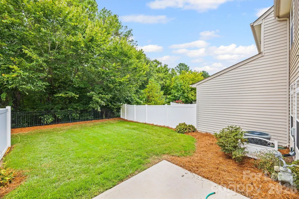 9736 Springholm Drive Charlotte, NC 28278
