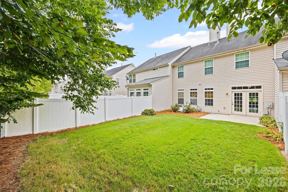 9736 Springholm Drive Charlotte, NC 28278