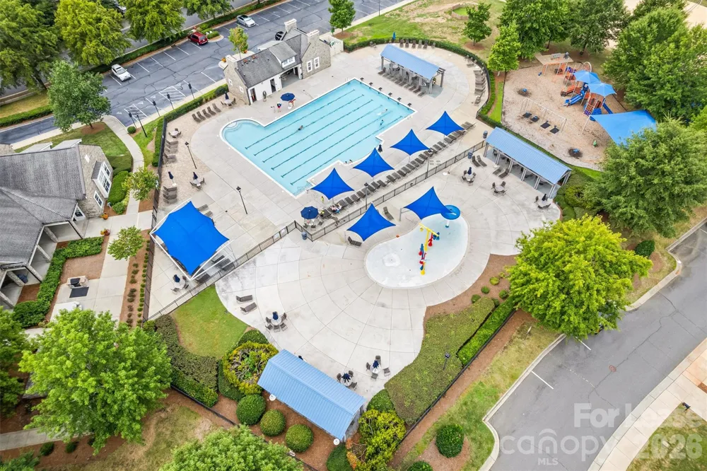9736 Springholm Drive Charlotte, NC 28278