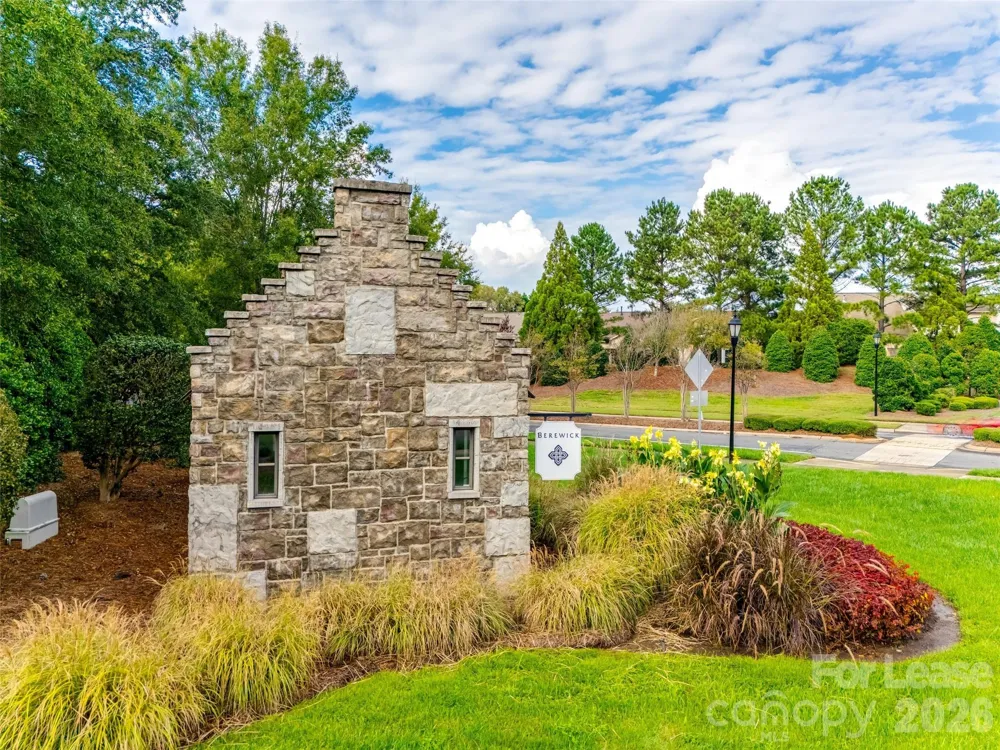 9736 Springholm Drive Charlotte, NC 28278