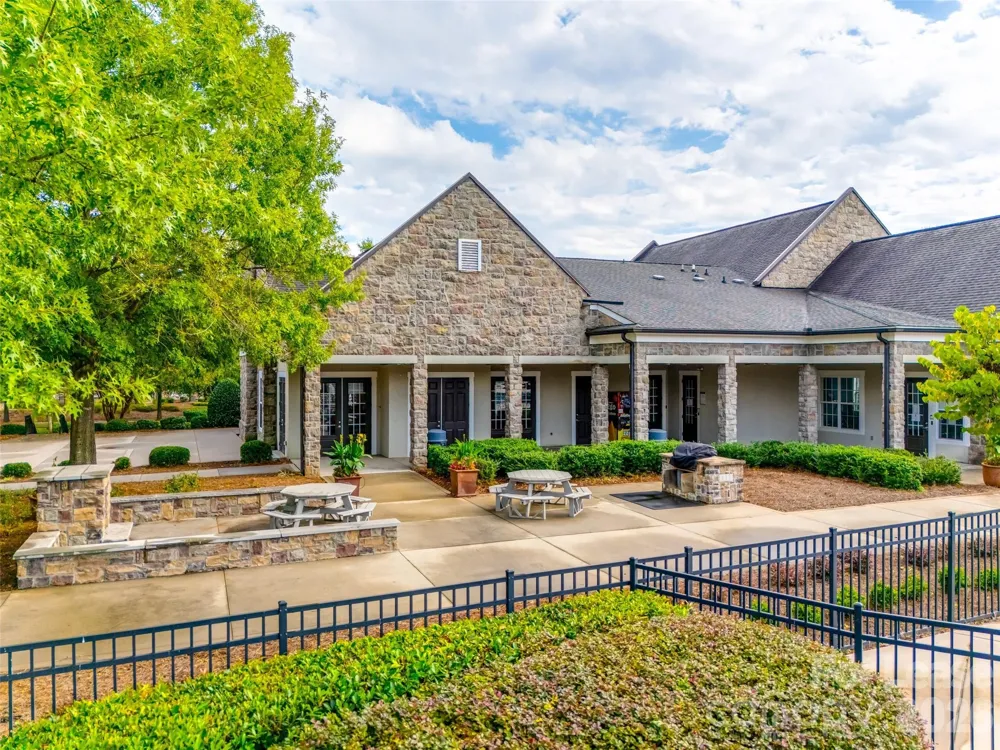 9736 Springholm Drive Charlotte, NC 28278