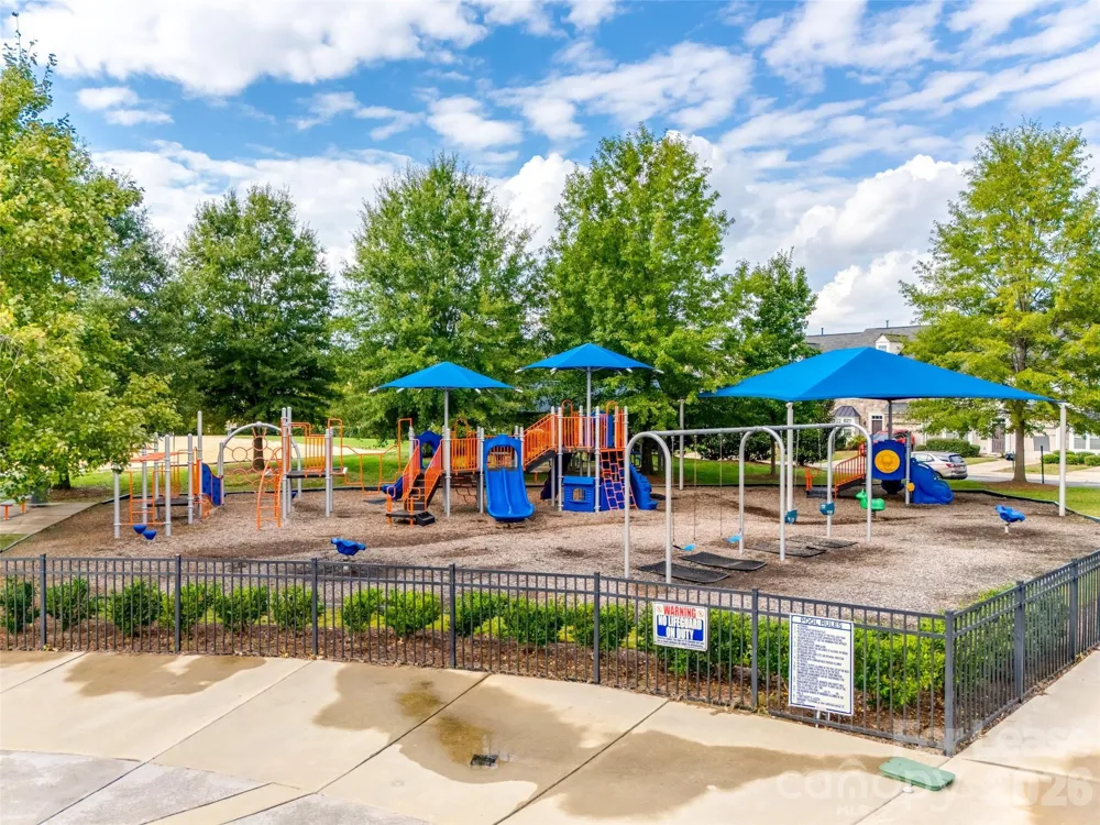 9736 Springholm Drive Charlotte, NC 28278