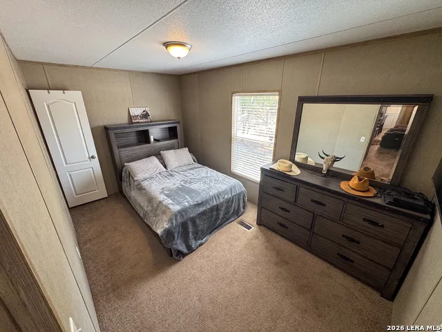 2822 TOMBLIN RD Bigfoot, TX 78005