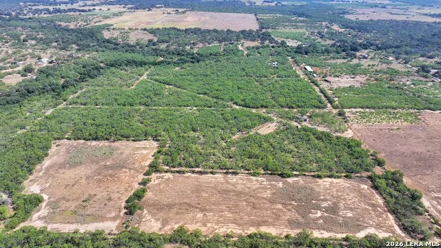 2822 TOMBLIN RD Bigfoot, TX 78005
