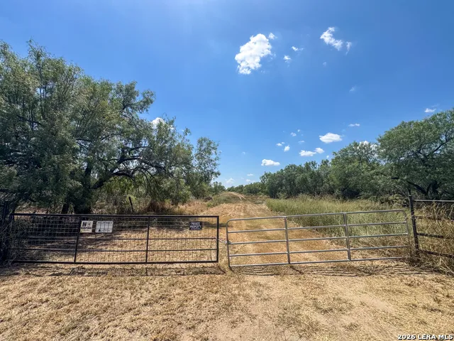 2822 TOMBLIN RD Bigfoot, TX 78005
